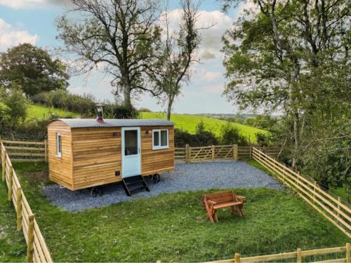 Berllan Y Bugail Shepherds Hut - last minute hotel in Unknown City