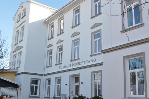Meerblick Apartment — 4-Star Luxury Hotel in Ostseebad Goehren, Germany