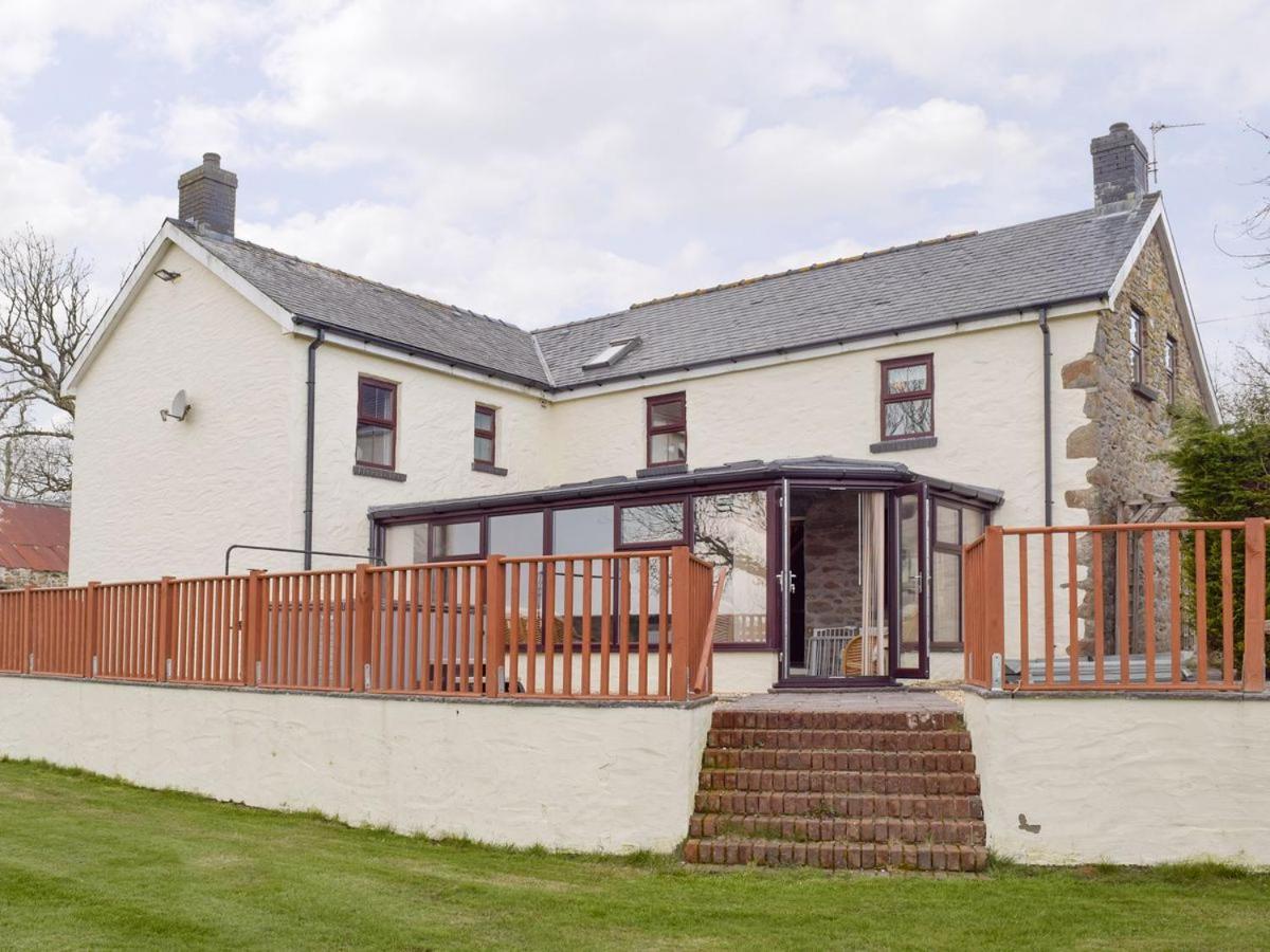 Brynhowell - last minute hotel in Whitland