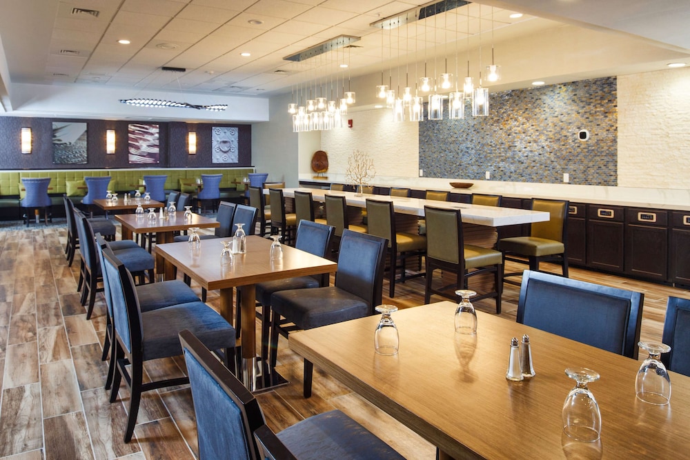 DoubleTree by Hilton Neenah - photo 47