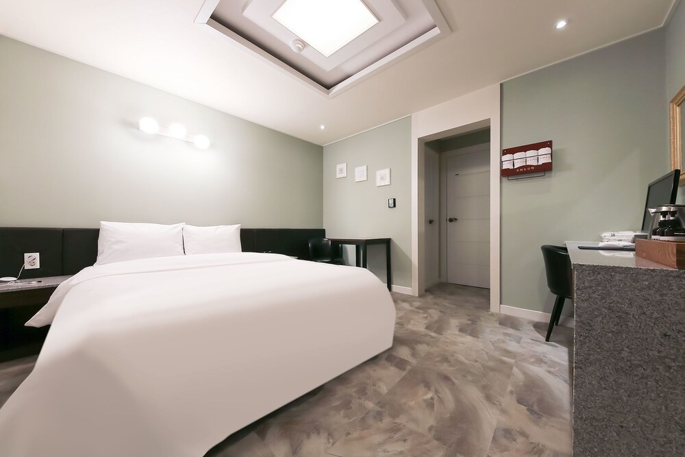 Cheongju Bungmunro Tomato in Cheongju-Si, South Korea