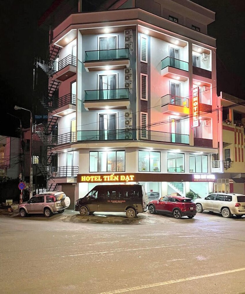 Tien Dat Hotel Ha Giang Bayluxury — hotel in Thi Tran Meo Vac