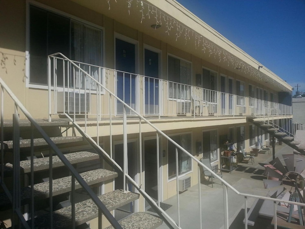 Colusa Riverside Inn - photo 17