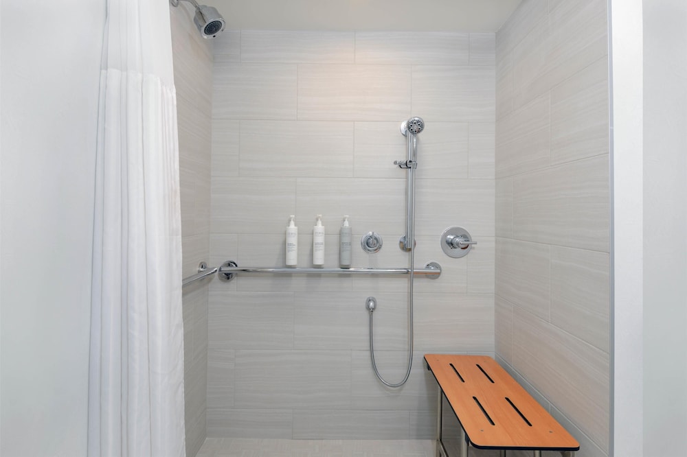 Hilton Garden Inn Buffalo Airport - photo 30