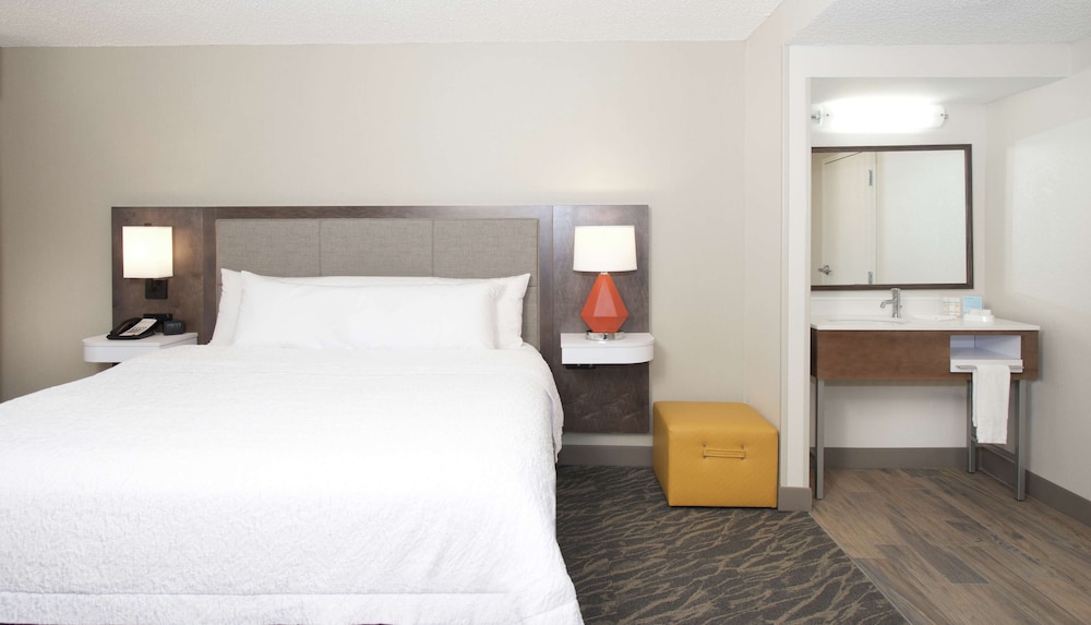 Hampton Inn & Suites N. Ft. Worth Alliance Airport - photo 9