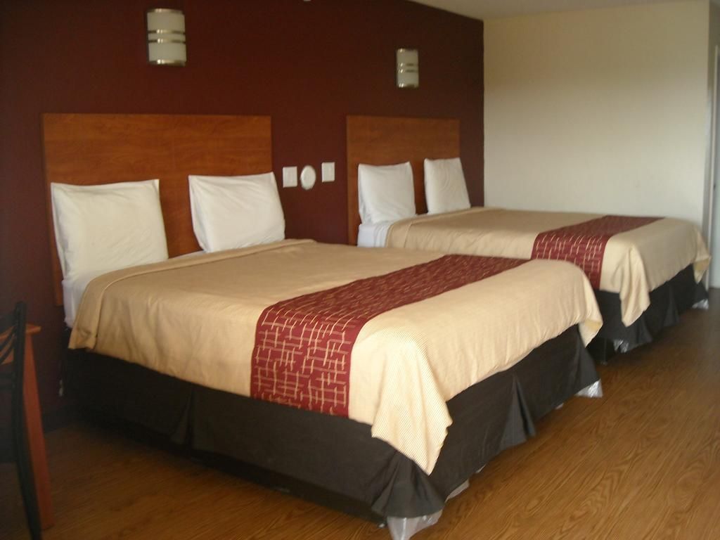 Bastrop Inn - photo 4