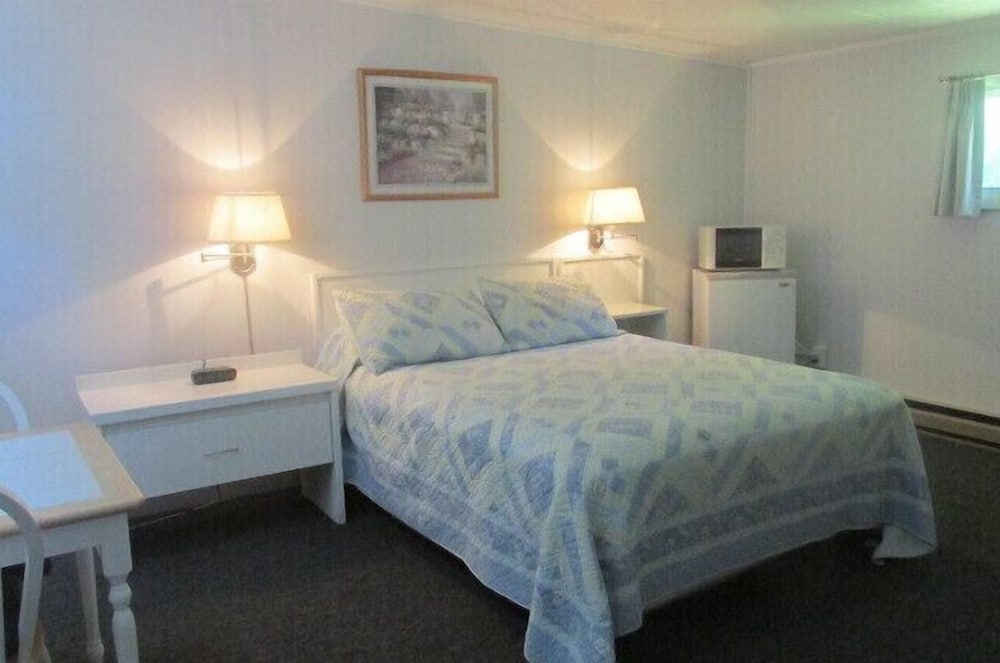Country Squire Motel - carbon neutral hotel in Littleton