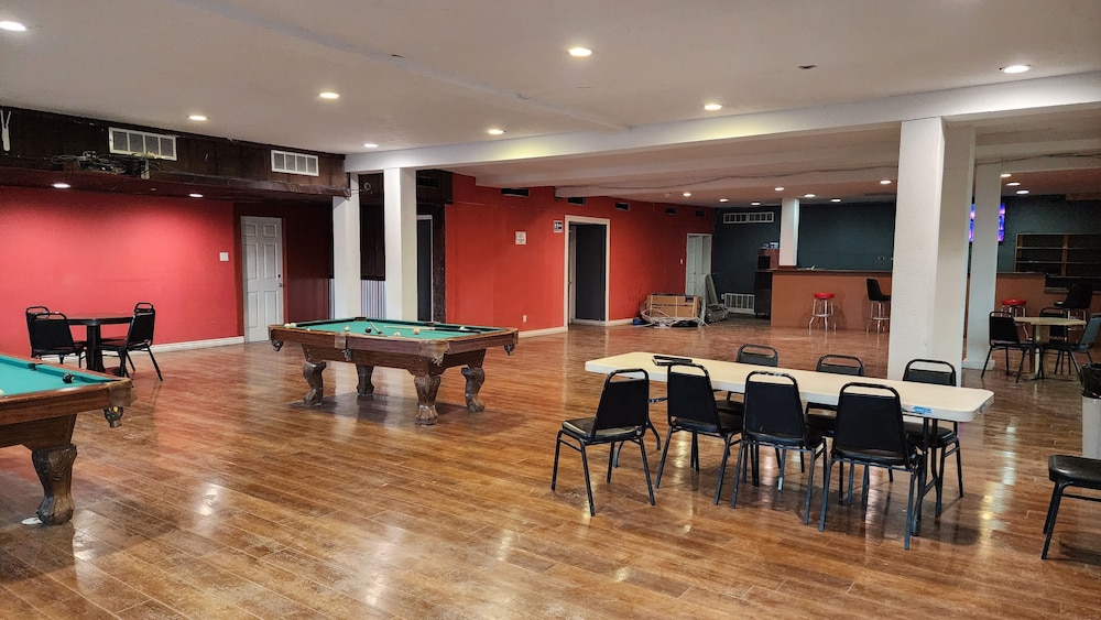B&J Hotel and Apartment - photo 31