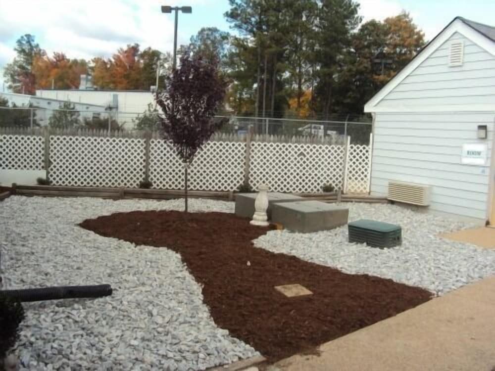 Newport News Inn - photo 17