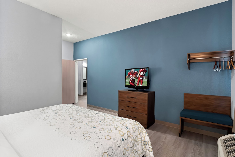 HomeTowne Studios by Red Roof East Lansing Okemos - photo 15