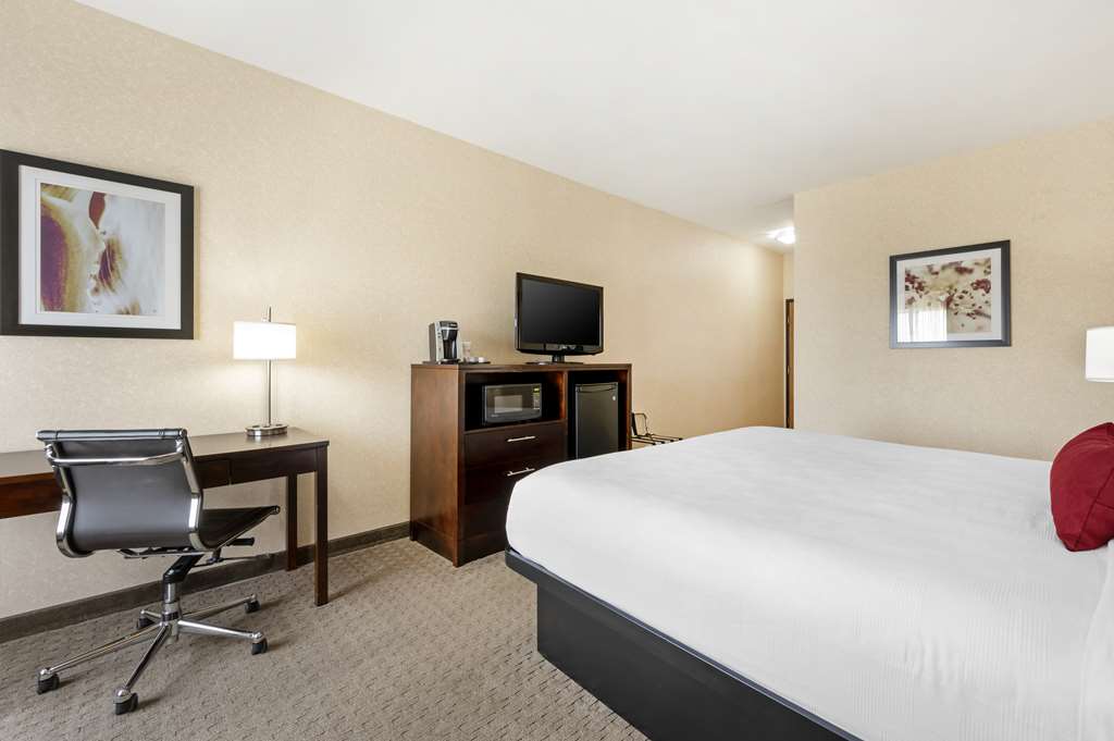Best Western Plus Howe Inn - photo 36