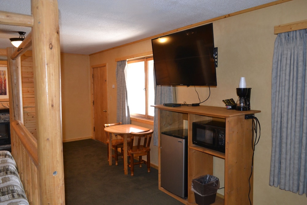 The Village Inn Motel and Restaurant - photo 11