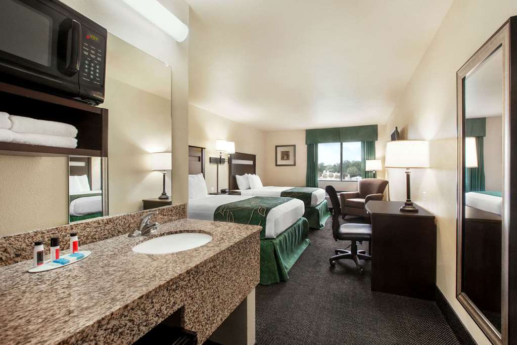 Travelodge by Wyndham Livonia - photo 15