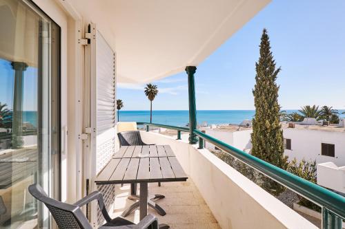 Apartment Tansy direkt am Meer — 4-Star Luxury Hotel in Porches, Portugal