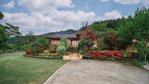 Yeosu Hanulchaeok Pension — 4-Star Luxury Hotel in Yeosu, South Korea