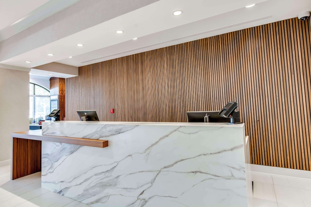 Embassy Suites Louisville East - photo 27