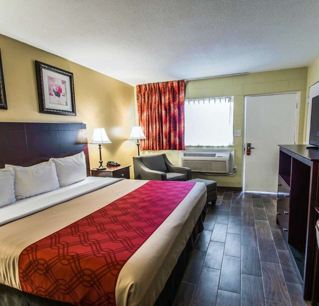 Econo Lodge Cocoa Beach near the Port - photo 9