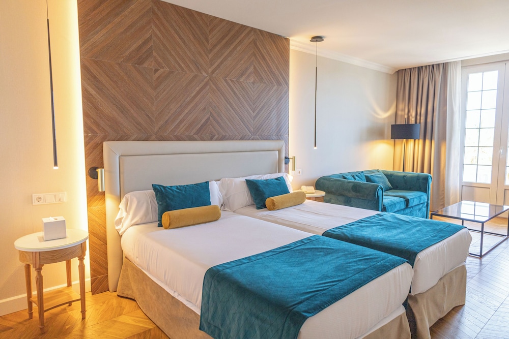 Senator Port Mahon - carbon neutral hotel in Mao