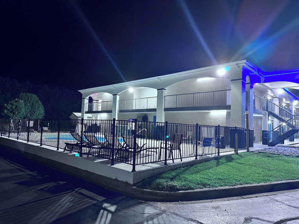 Florence Inn and Suites - photo 23