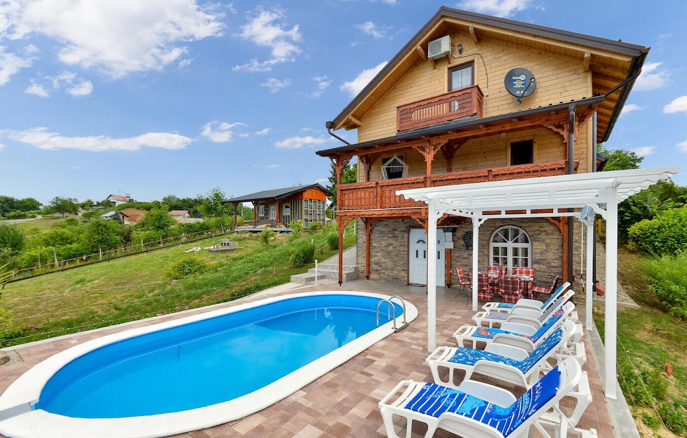 Awesome Home In Donja Zelina With Wifi — 4-Star Luxury Hotel in Sveti Ivan Zelina, Croatia