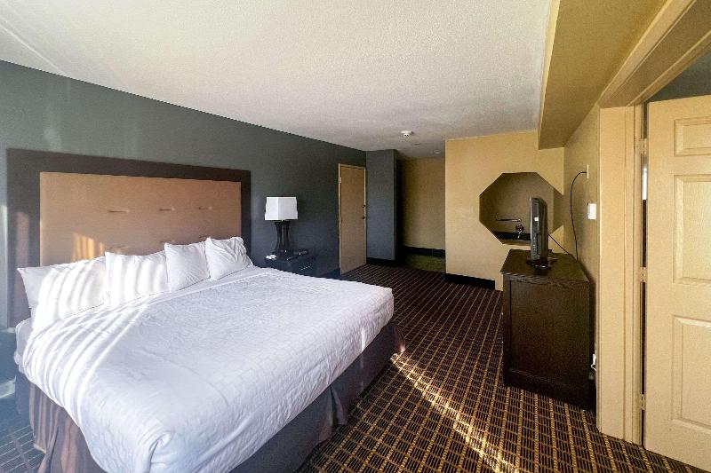 Days Inn by Wyndham Muskegon - photo 36