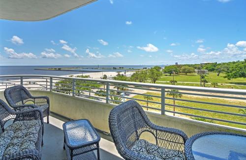 Beachside Biloxi Club Condo Balcony with Ocean View — 4-Star Luxury Hotel in Biloxi, United States