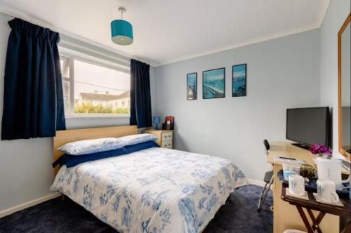 Bed & Breakfast Only not 24 hour lodging Truro Cornwall free parking — 4-Star Luxury Hotel in Truro, United Kingdom