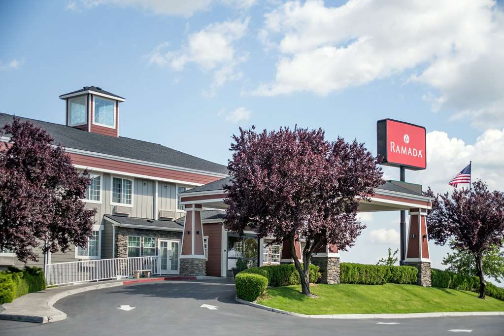 Ramada By Wyndham Moses Lake — Moses Lake