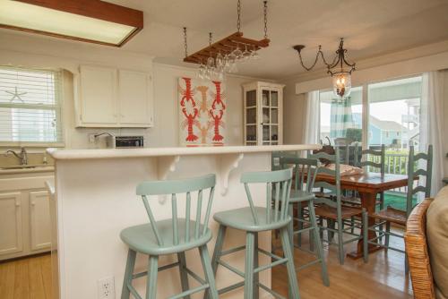 Sunkissed 2 by Oak Island Accommodations - photo 3