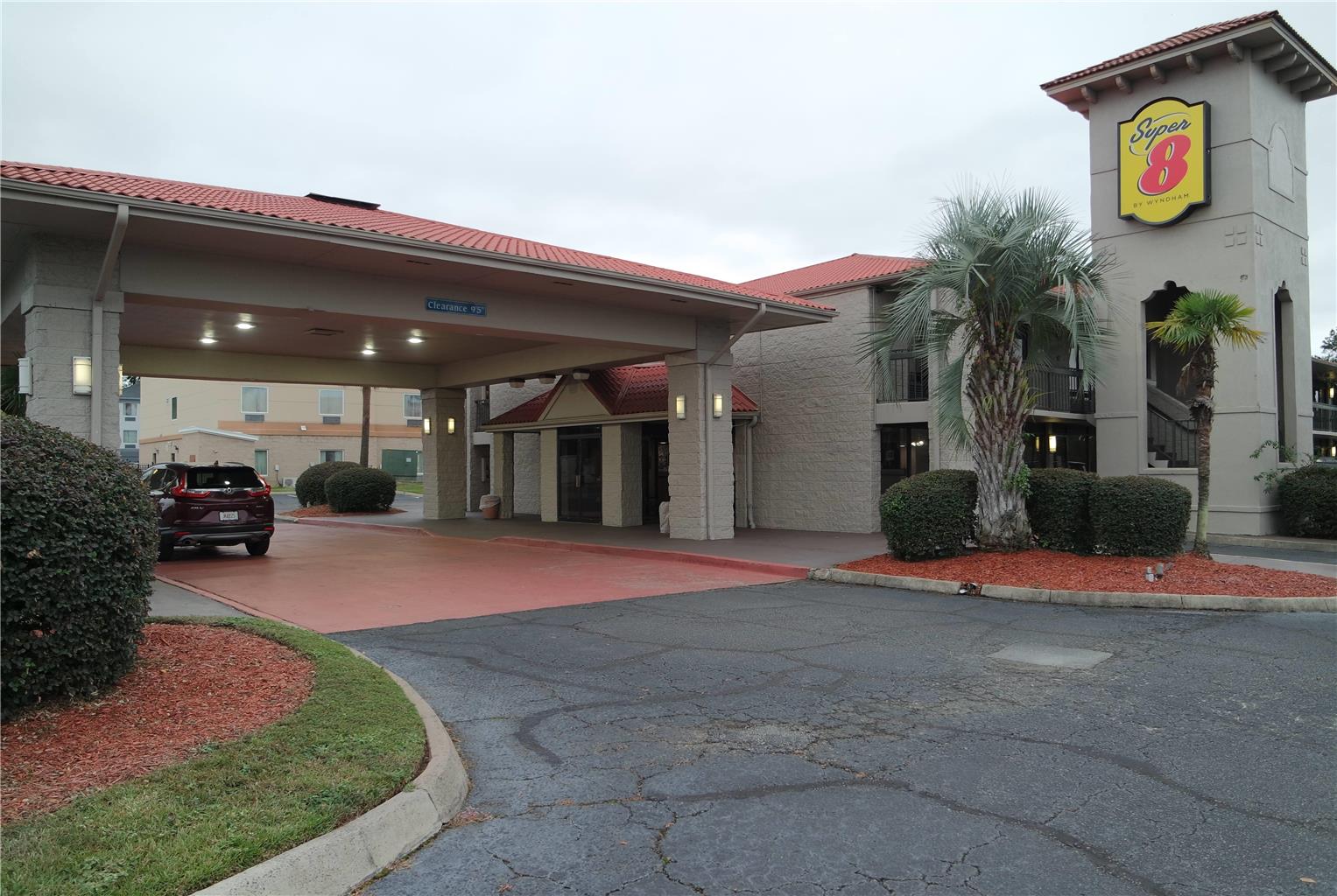 Super 8 by Wyndham Savannah — hotel in Savannah