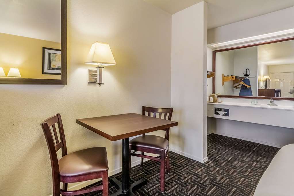 Quality Inn Fresno Near University - photo 17