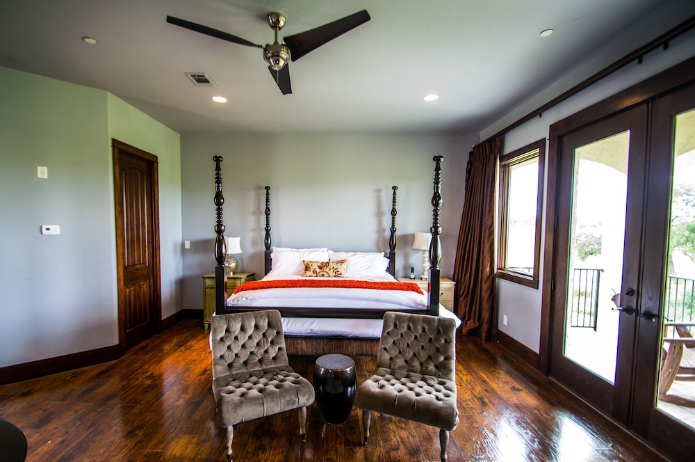 The Vineyard at Florence - photo 2