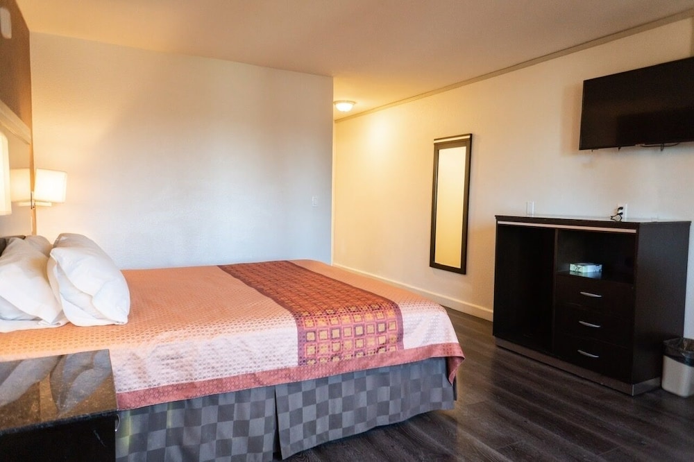 Maywood Inn - photo 12