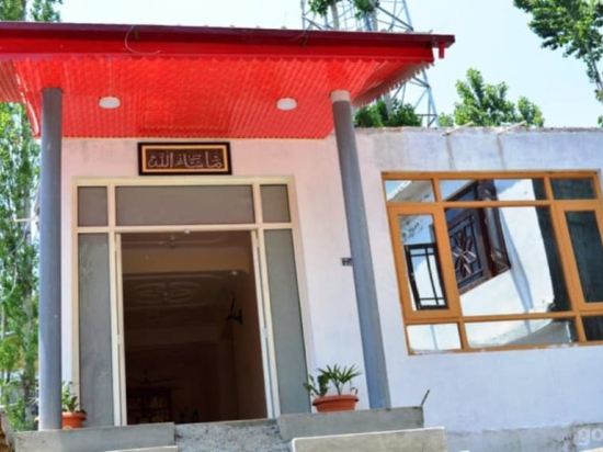 A One Palace - carbon neutral hotel in Srinagar
