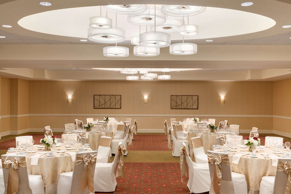 Embassy Suites by Hilton Boston Waltham - photo 54