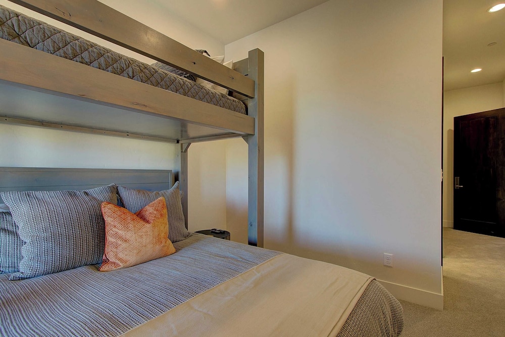 Juniper Landing 3 Bedroom by Avantstay Condo in Park City Mountain Resort w Pool Hot Tub & Gym - photo 16