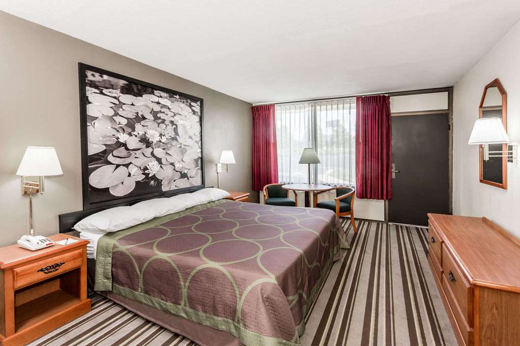 Super 8 by Wyndham Valdosta Mall - photo 12