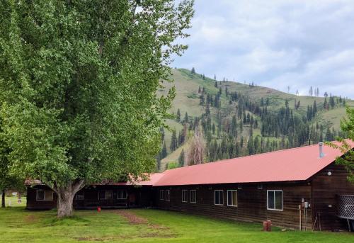 Southfork Lodge Riverside Inn - photo 25