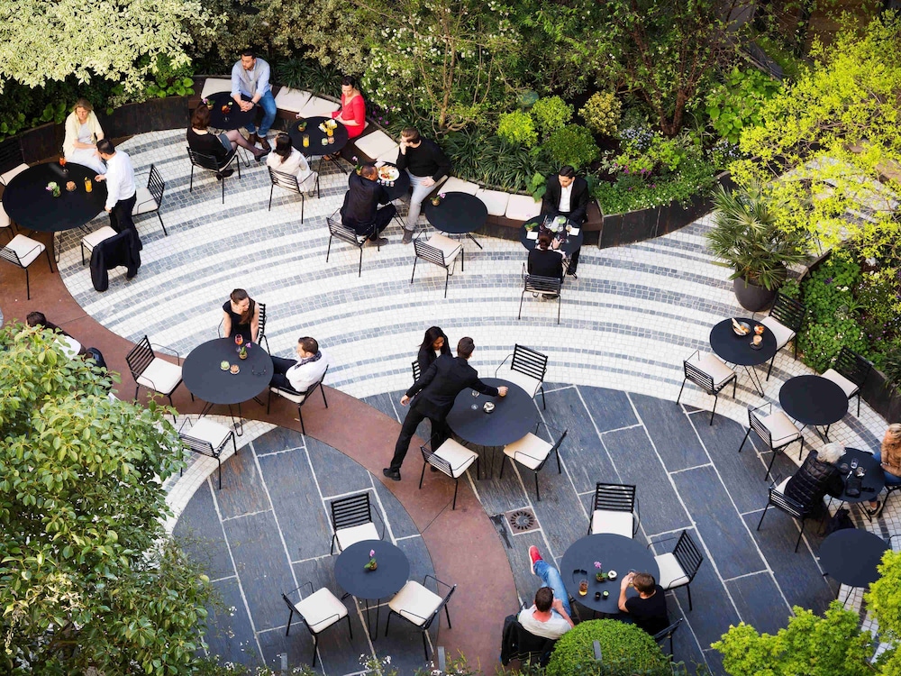 מזון ומשקאות