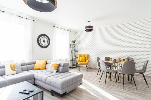 O Terminus Oceane Proche Gare Lit King Size in Le Havre, France