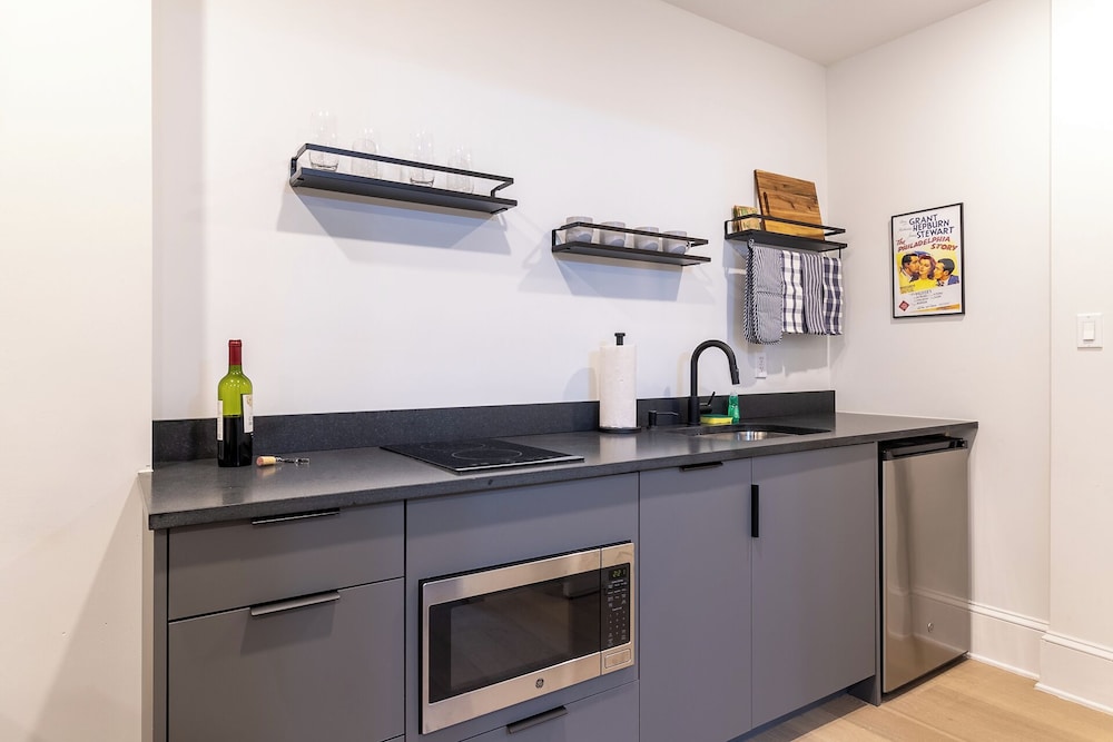 Thena Hotel Spacious 1 Bedroom City Center - photo 9