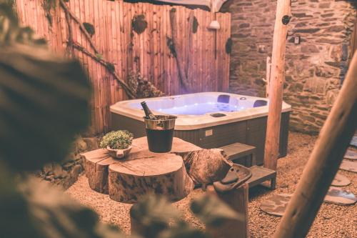 Romantic Getaway Sauna And Jacuzzi El Clandestino — Stoumont