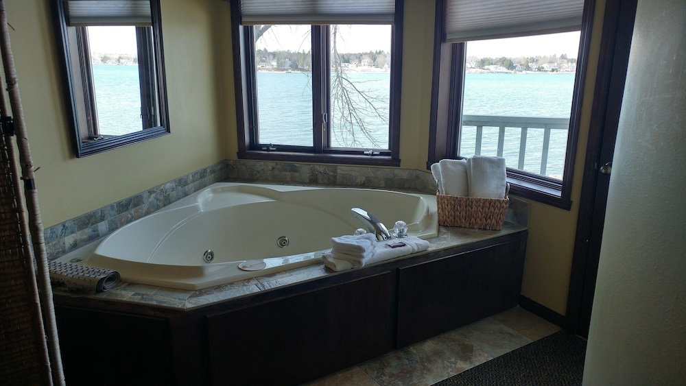 Snug Harbor Inn - photo 20