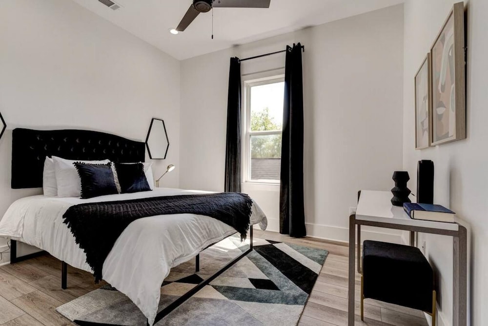 Modern 5BR w Superdome Views & Balcony — 4-Star Luxury Hotel in New Orleans, United States