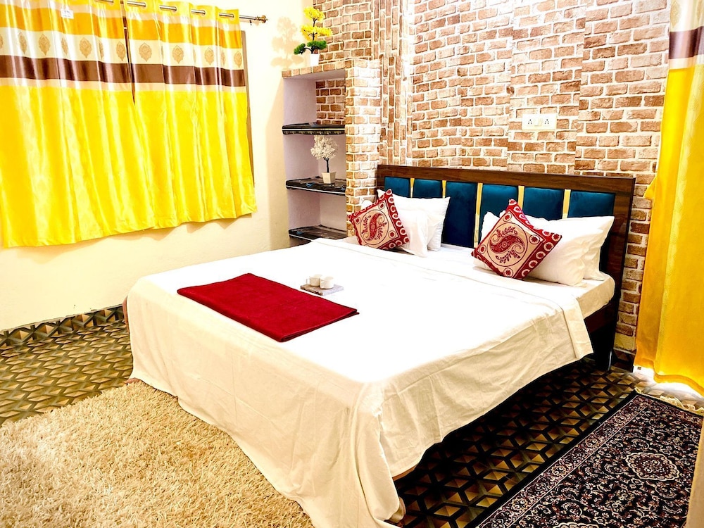 Goroomgo Gate Way Bhadrak Bhubaneswar