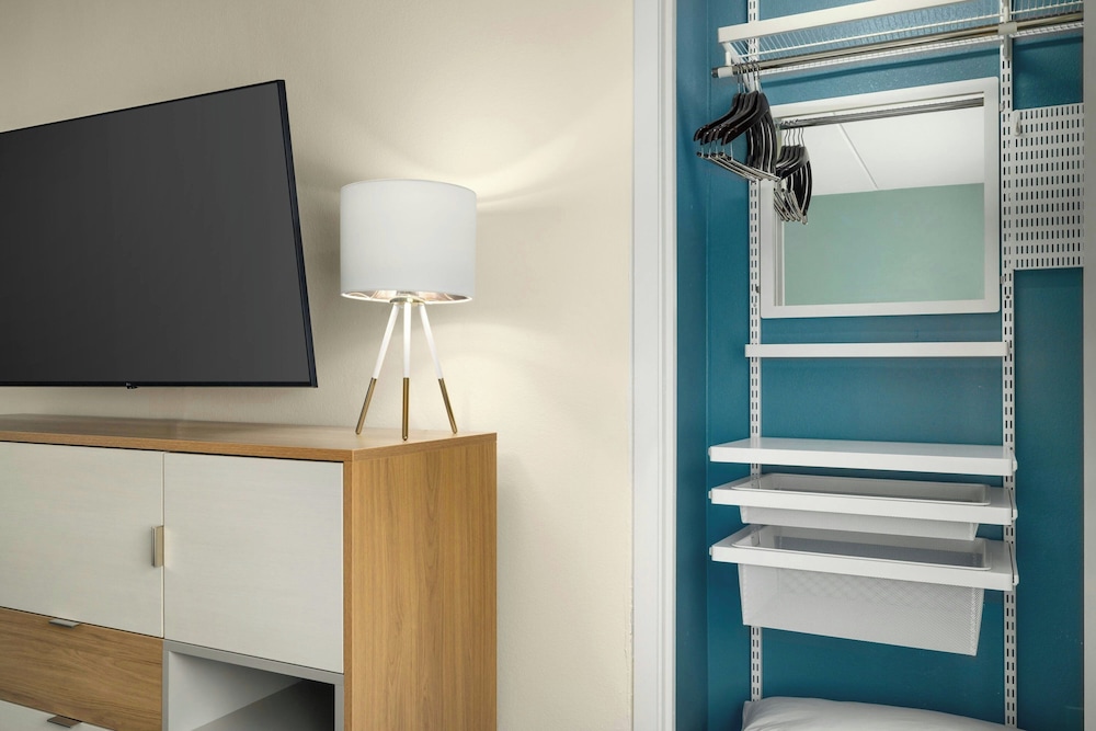 TownePlace Suites by Marriott Charlotte LoSo Airport - photo 5