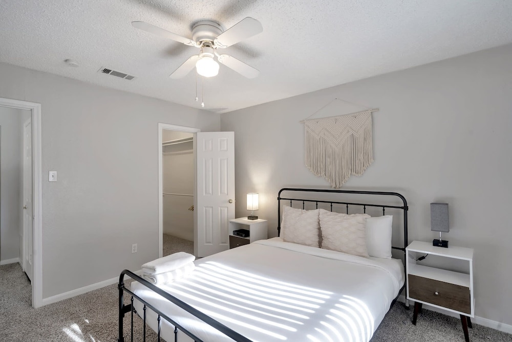 Relaxing Quaint 1BR in Heart of Midland - photo 4