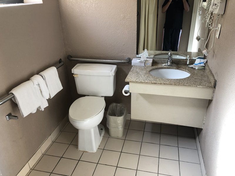 University Inn and Suites - photo 12