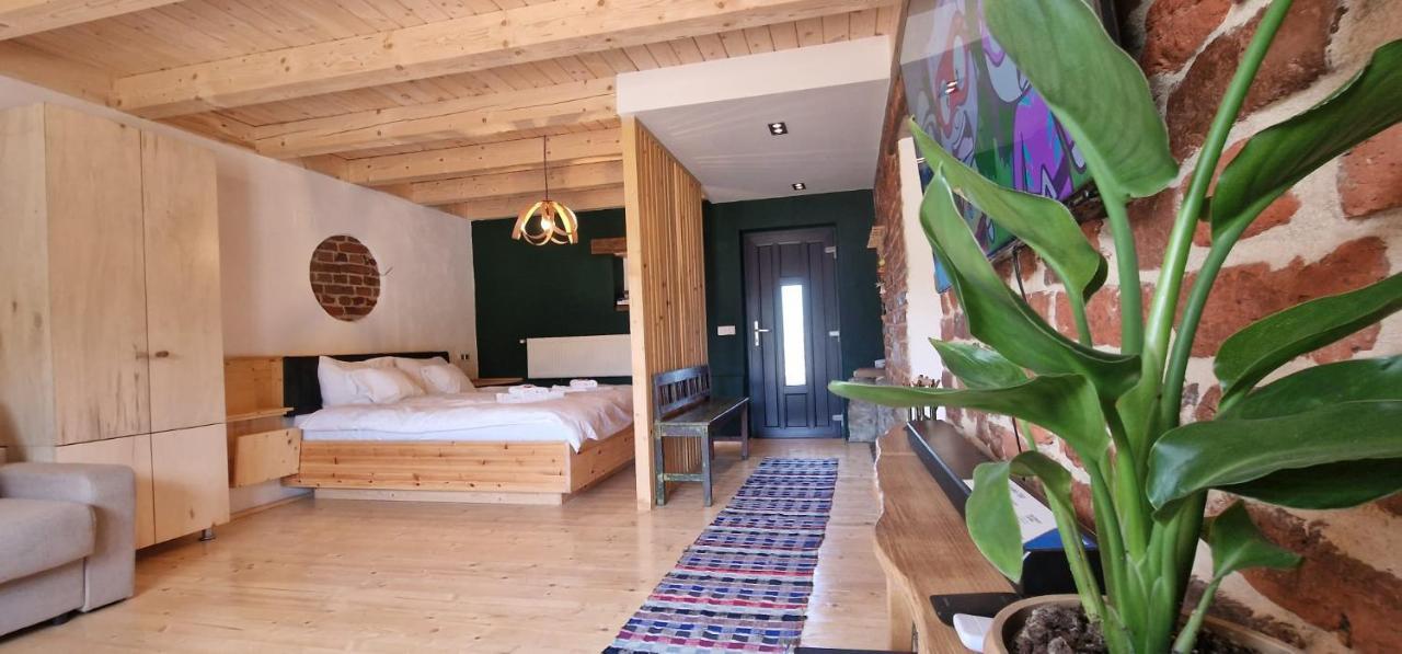 LaShura - carbon neutral hotel in Buces