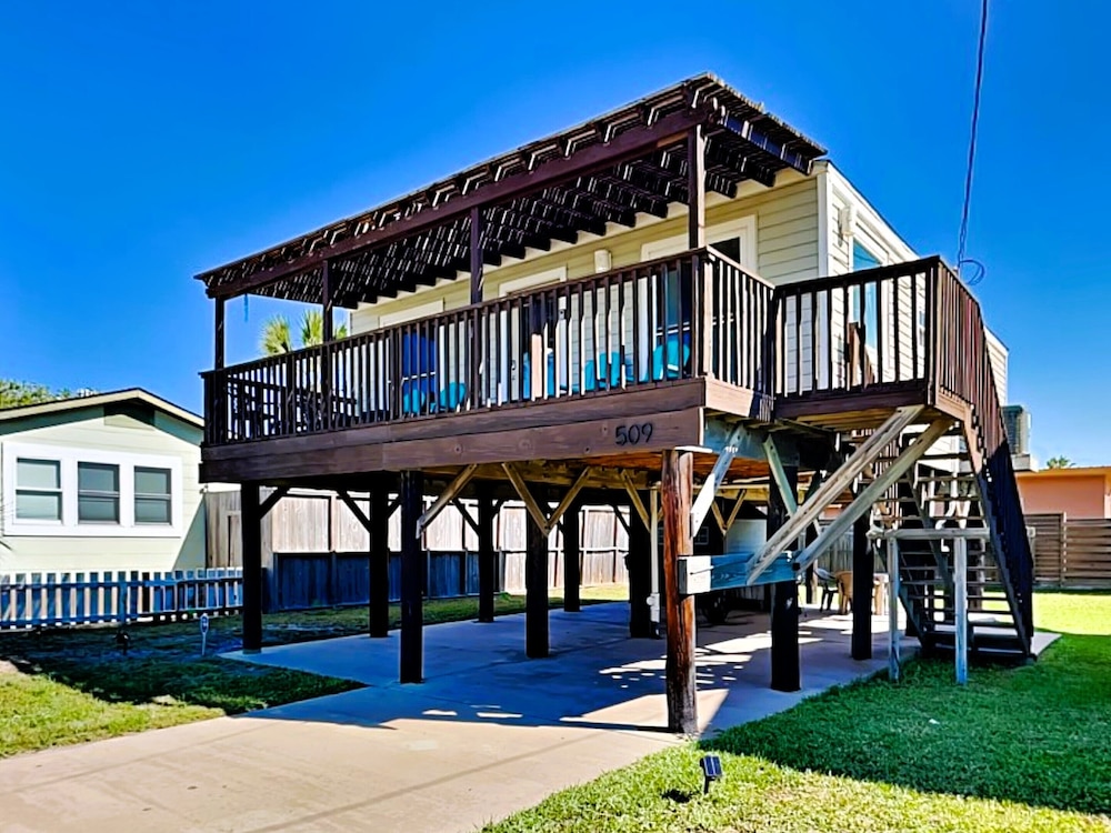Palm Paradise by Silver Sands Vacation Rentals — 4-Star Luxury Hotel in Port Aransas, United States